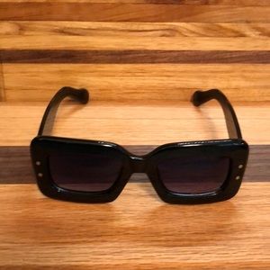 ❤️‍🔥 Chunky square sunglasses!